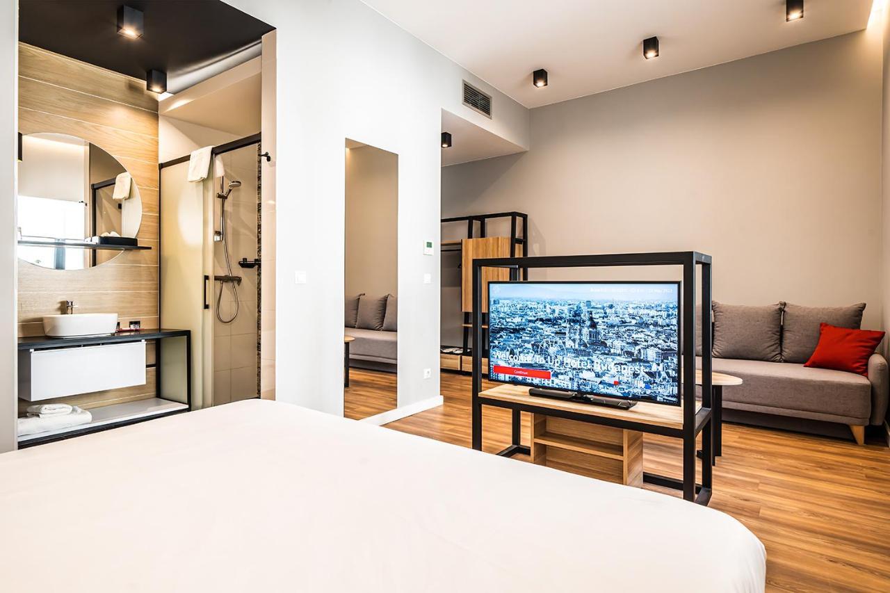 Camera Superior con Divano